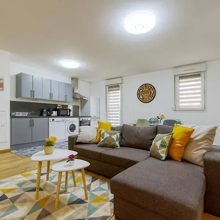 L'elias : De Standing Pour 6 *